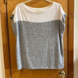 Capped sleeve, box fit grey and white top